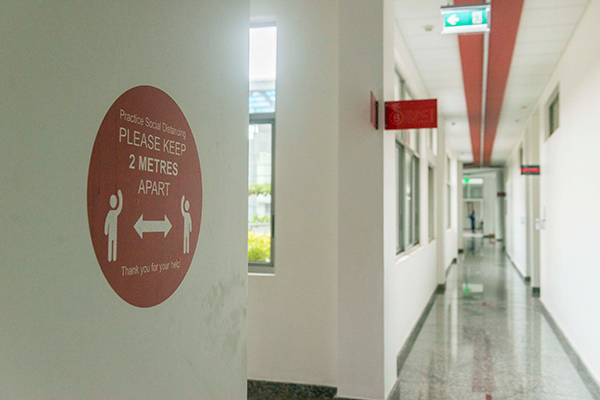 Social distancing sign